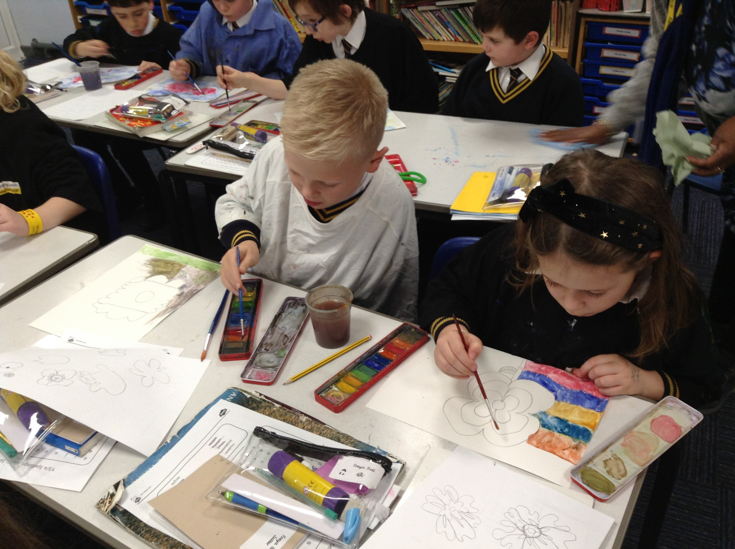 November 2021 – 3R painting poppies for Remembrance Day